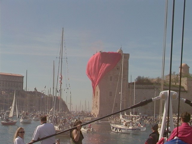 100,000 people celebrate the fleet's return at the Vieux-Port in Marseille